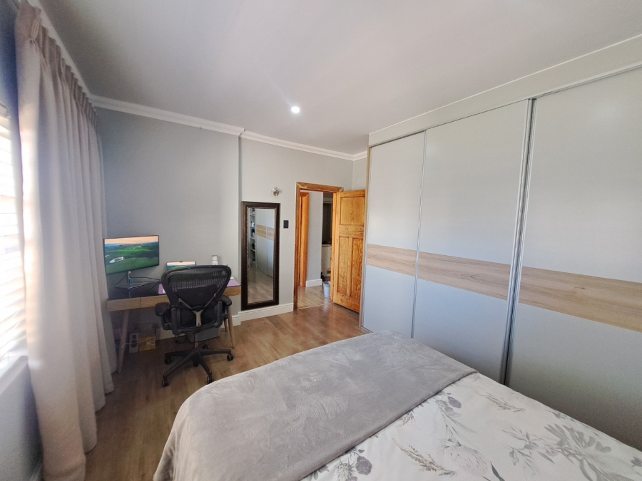 4 Bedroom Property for Sale in Rondebosch East Western Cape